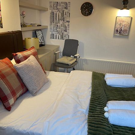 London Luxe Rooms Surbiton Esterno foto