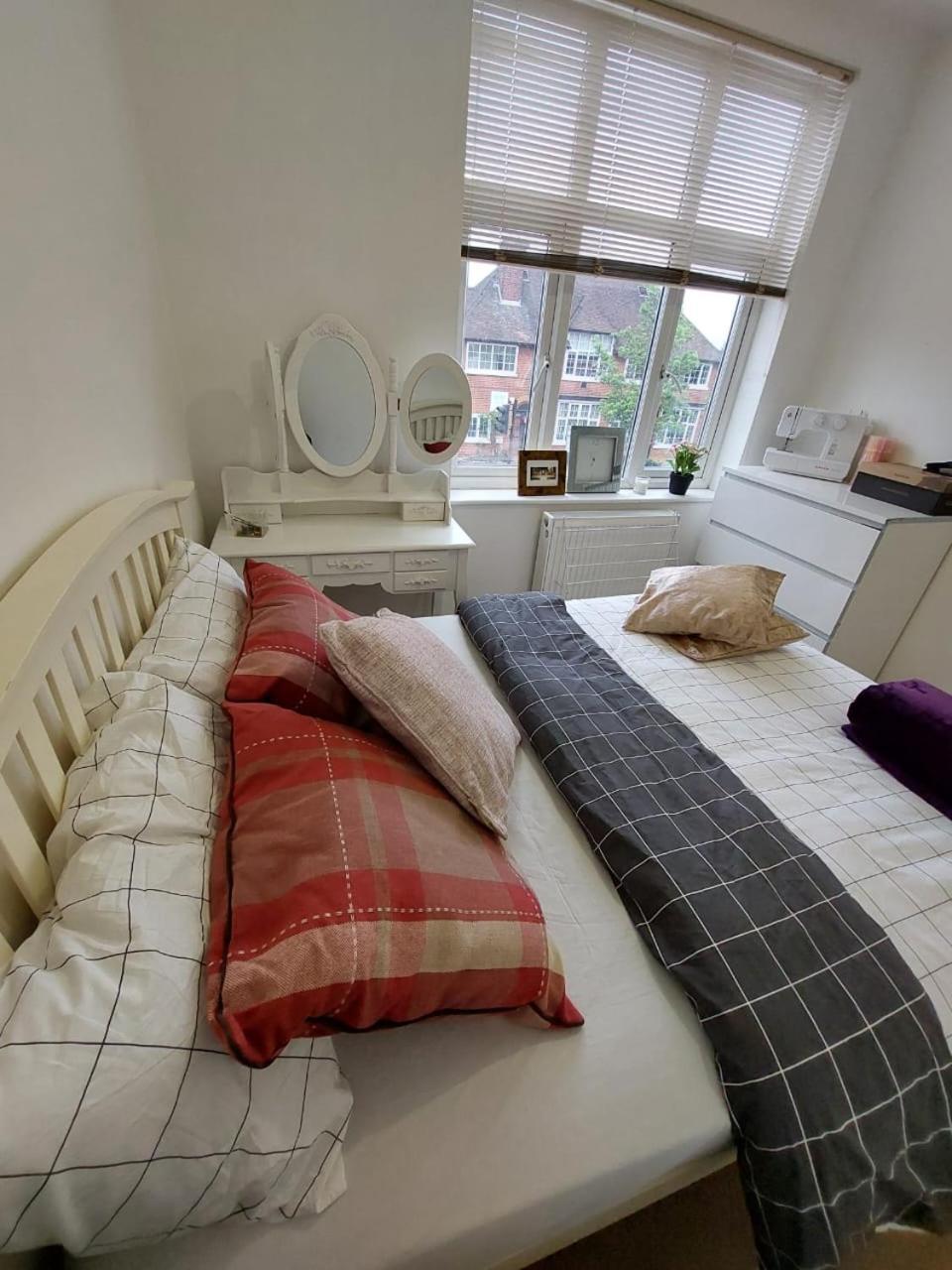 London Luxe Rooms Surbiton Esterno foto