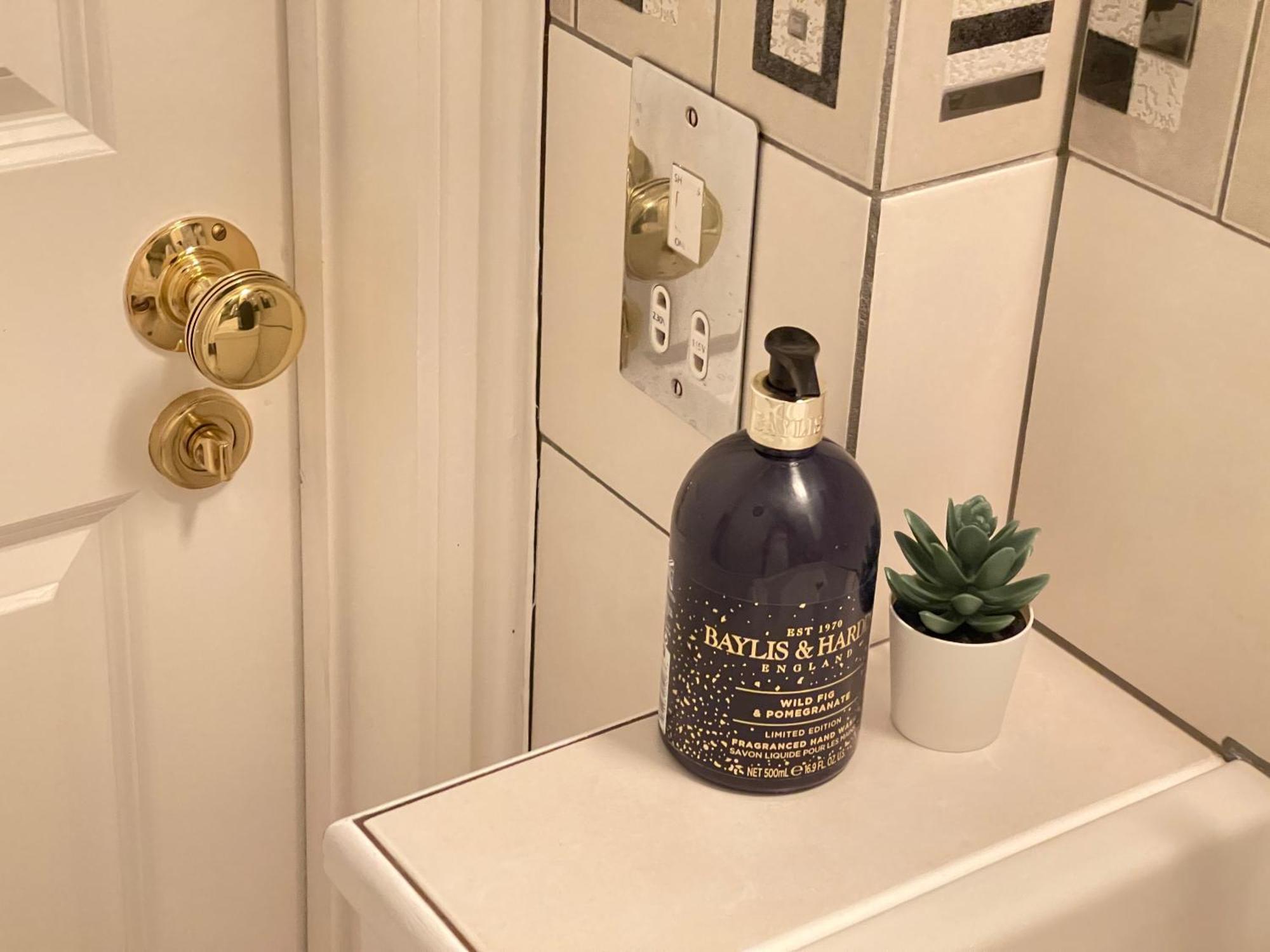 London Luxe Rooms Surbiton Esterno foto